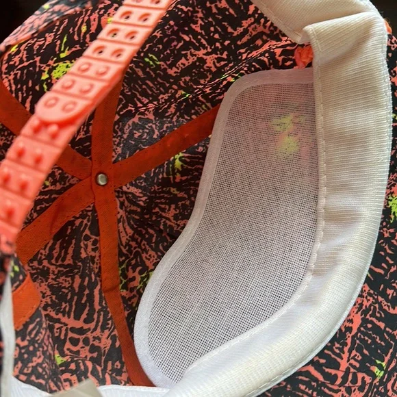 Retro SnapBack - Picture 4 of 4